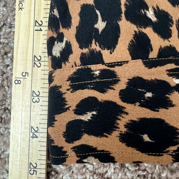 Plus Size Talbots Leopard Print Blouse Like New Size 2x with Roll Tab Sleeve - Picture 8 of 8